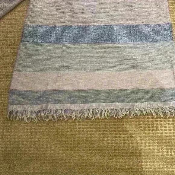 NWOT Chicos classic core women’s size 2 (w12-w14)   feather like fabric top. - Picture 5 of 5